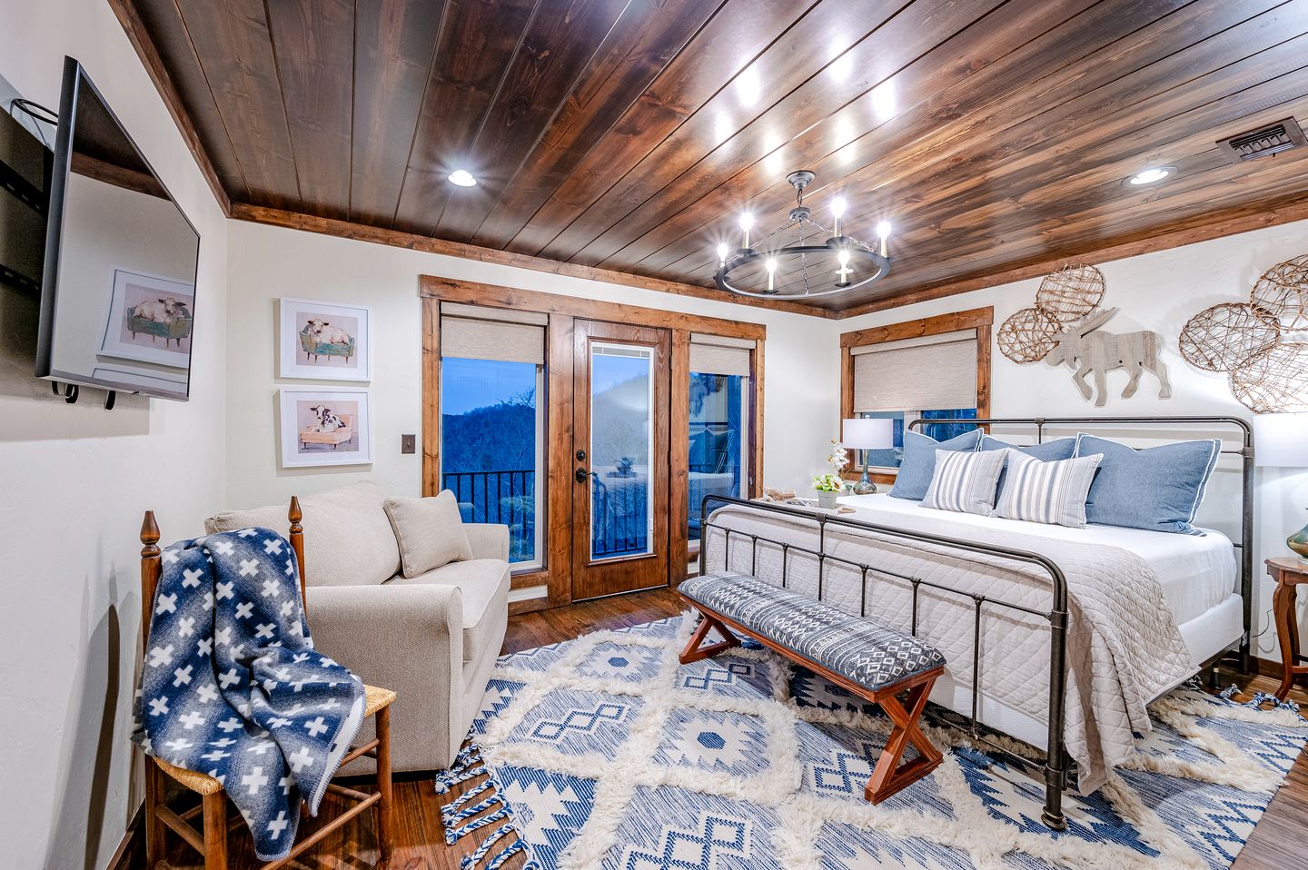 Fully-Equipped Cabin with Breathtaking Mountain Views in Broken Bow, Oklahoma
