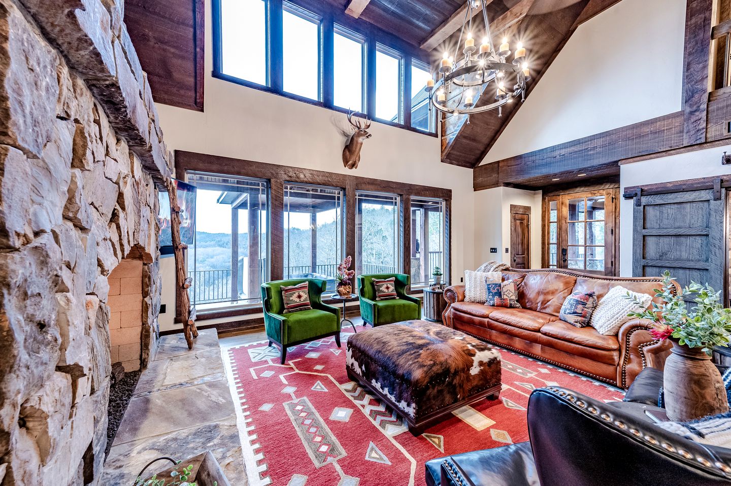 Fully-Equipped Cabin with Breathtaking Mountain Views in Broken Bow, Oklahoma