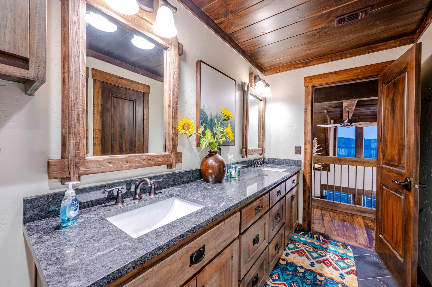 Fully-Equipped Cabin with Breathtaking Mountain Views in Broken Bow, Oklahoma