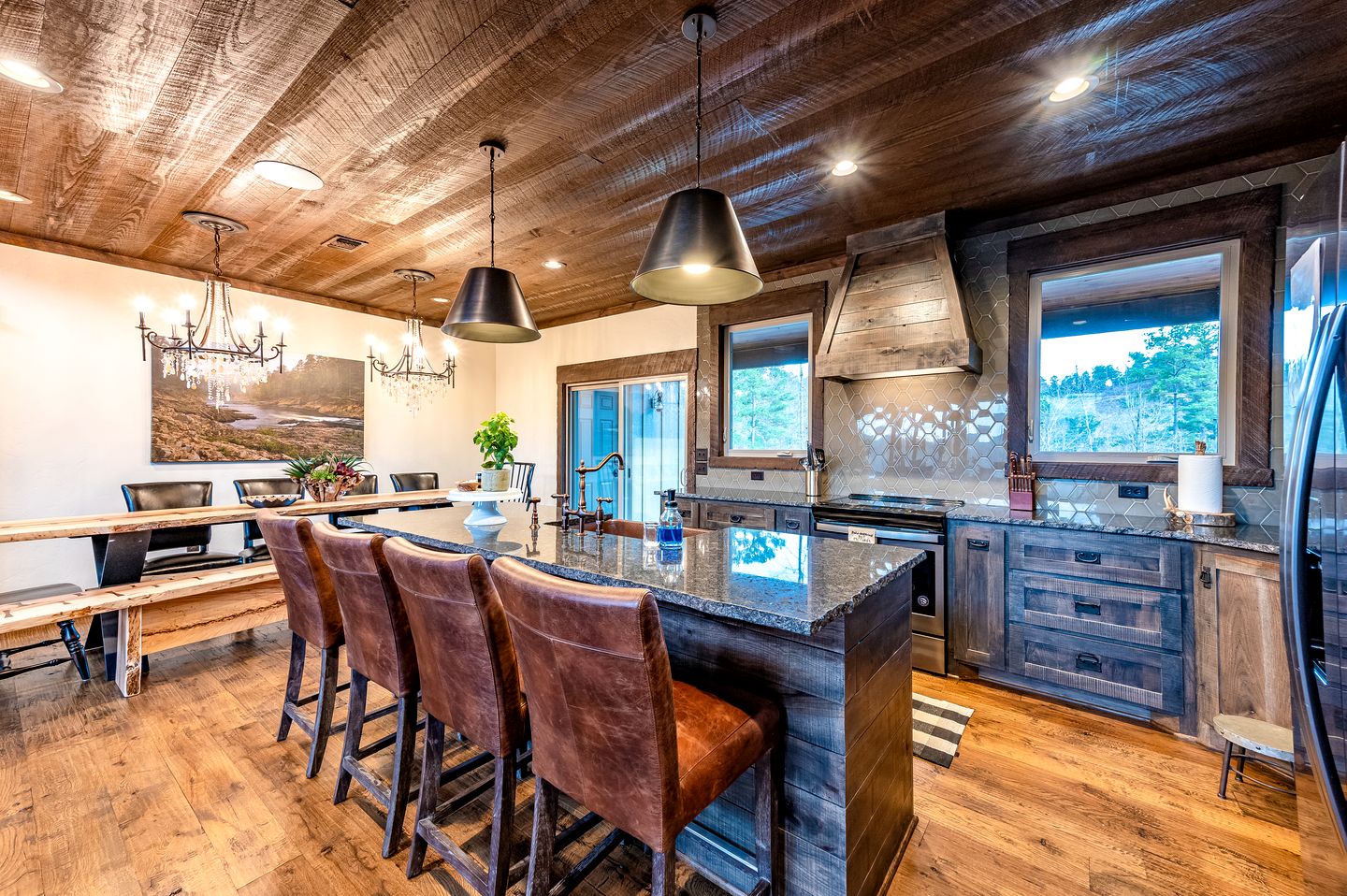Fully-Equipped Cabin with Breathtaking Mountain Views in Broken Bow, Oklahoma