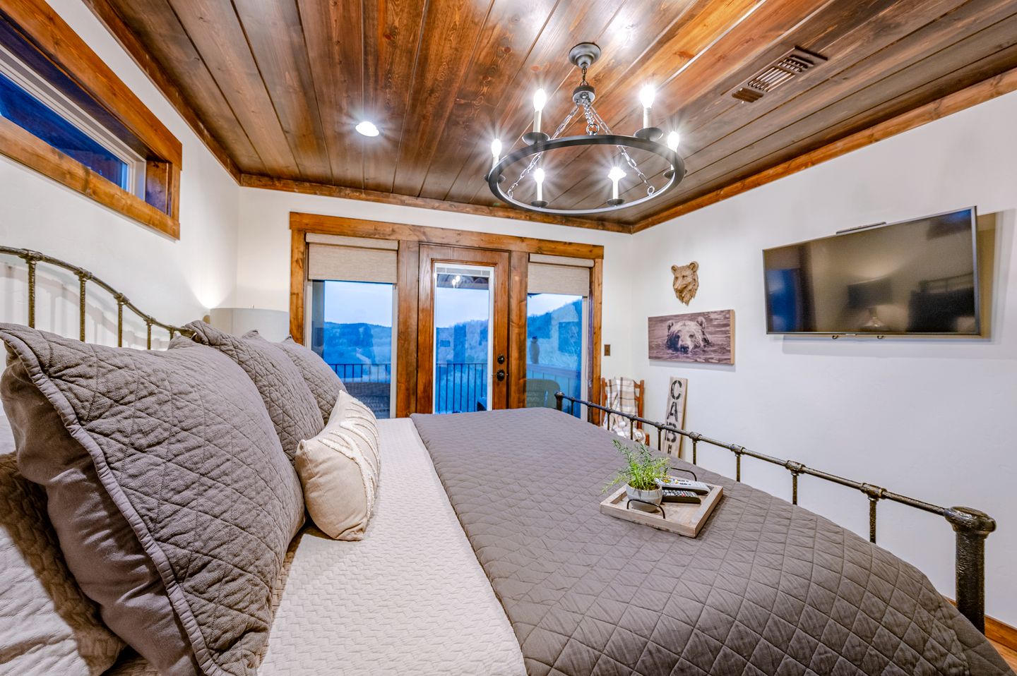 Fully-Equipped Cabin with Breathtaking Mountain Views in Broken Bow, Oklahoma
