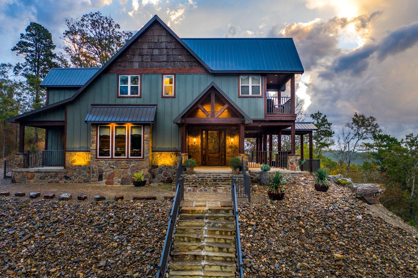 Fully-Equipped Cabin with Breathtaking Mountain Views in Broken Bow, Oklahoma