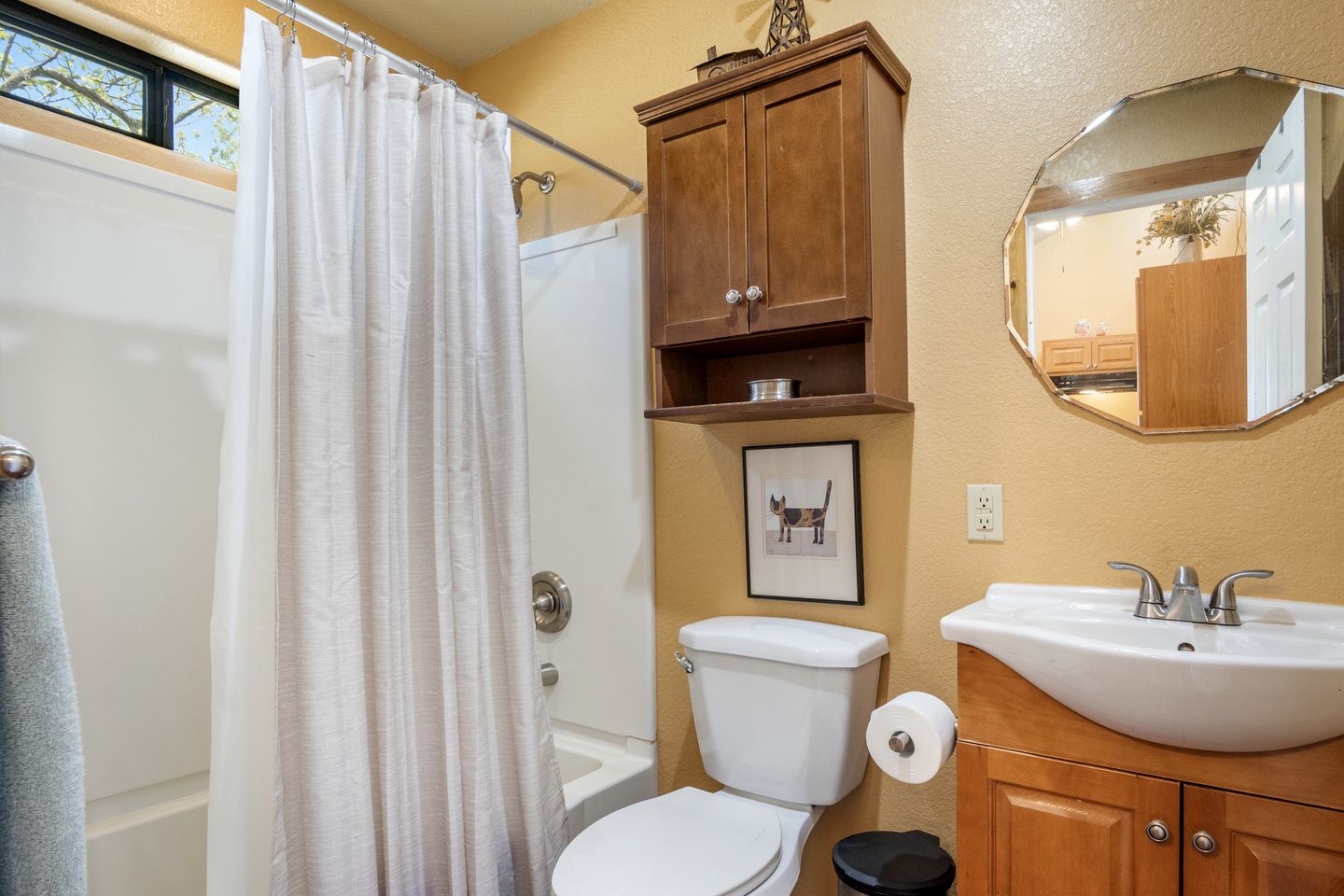 Fabulous Bandera Accommodation with a Hot Tub Ideal for Romantic Getaways near San Antonio