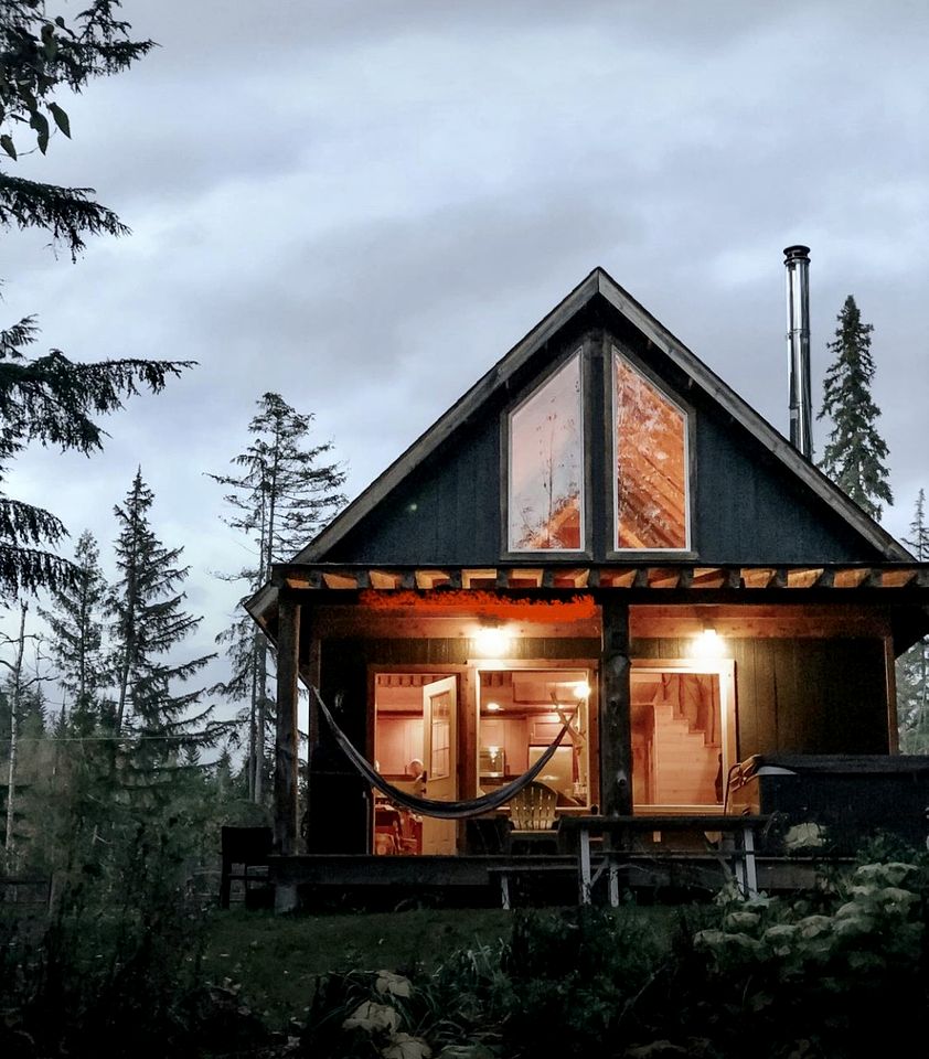 Cabins (Canada, Salmon Arm, British Columbia)