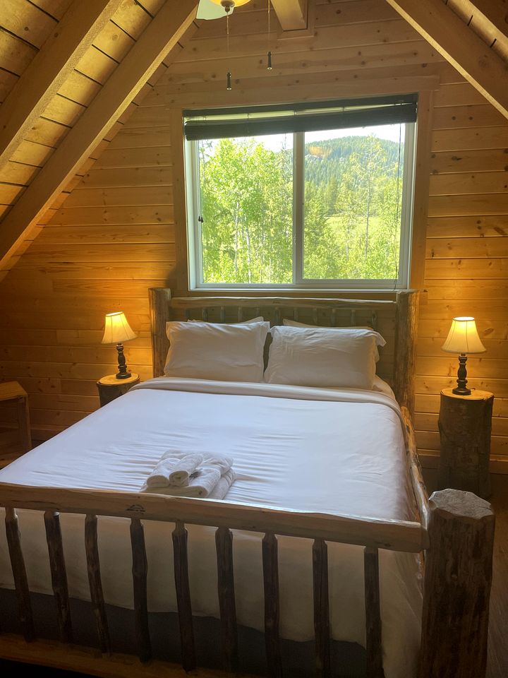 Cozy Salmon Arm Cabin Ideal for Glamping in British Columbia