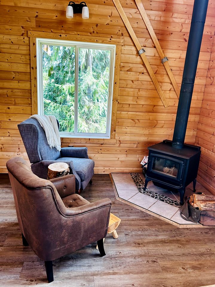 Cozy Salmon Arm Cabin Ideal for Glamping in British Columbia
