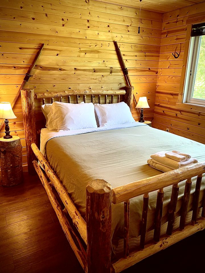 Cozy Salmon Arm Cabin Ideal for Glamping in British Columbia