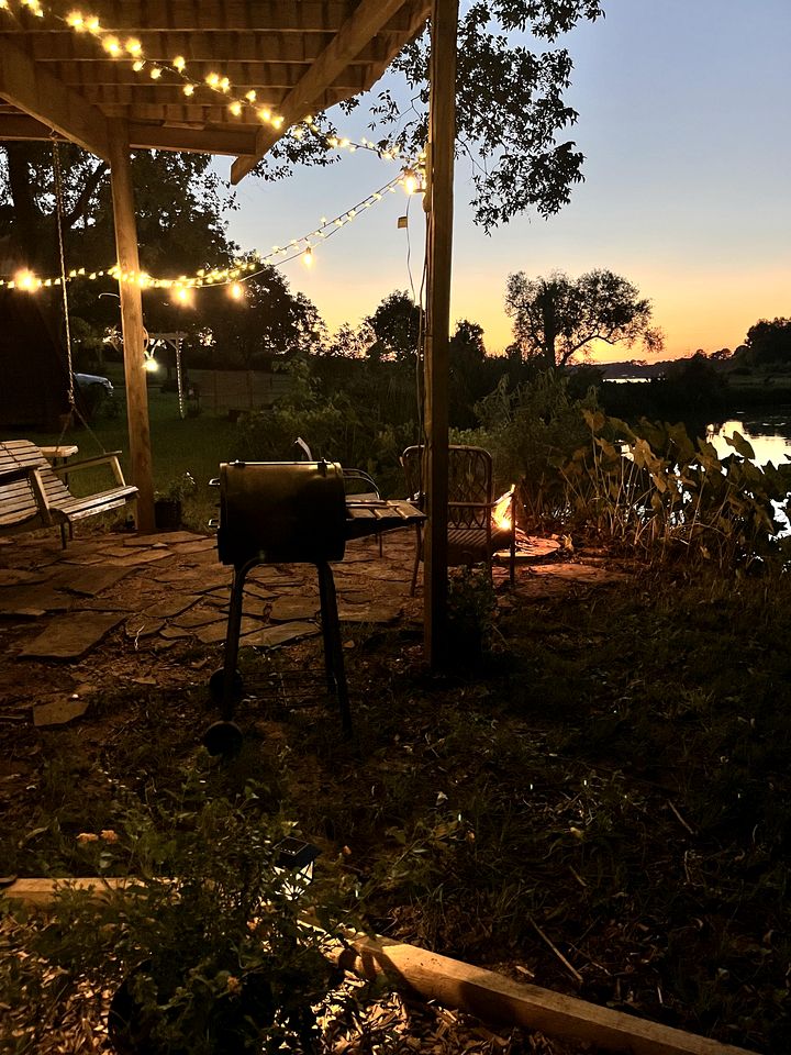 Gorgeous Tree House Rental with Lake Views for Glamping in Texas