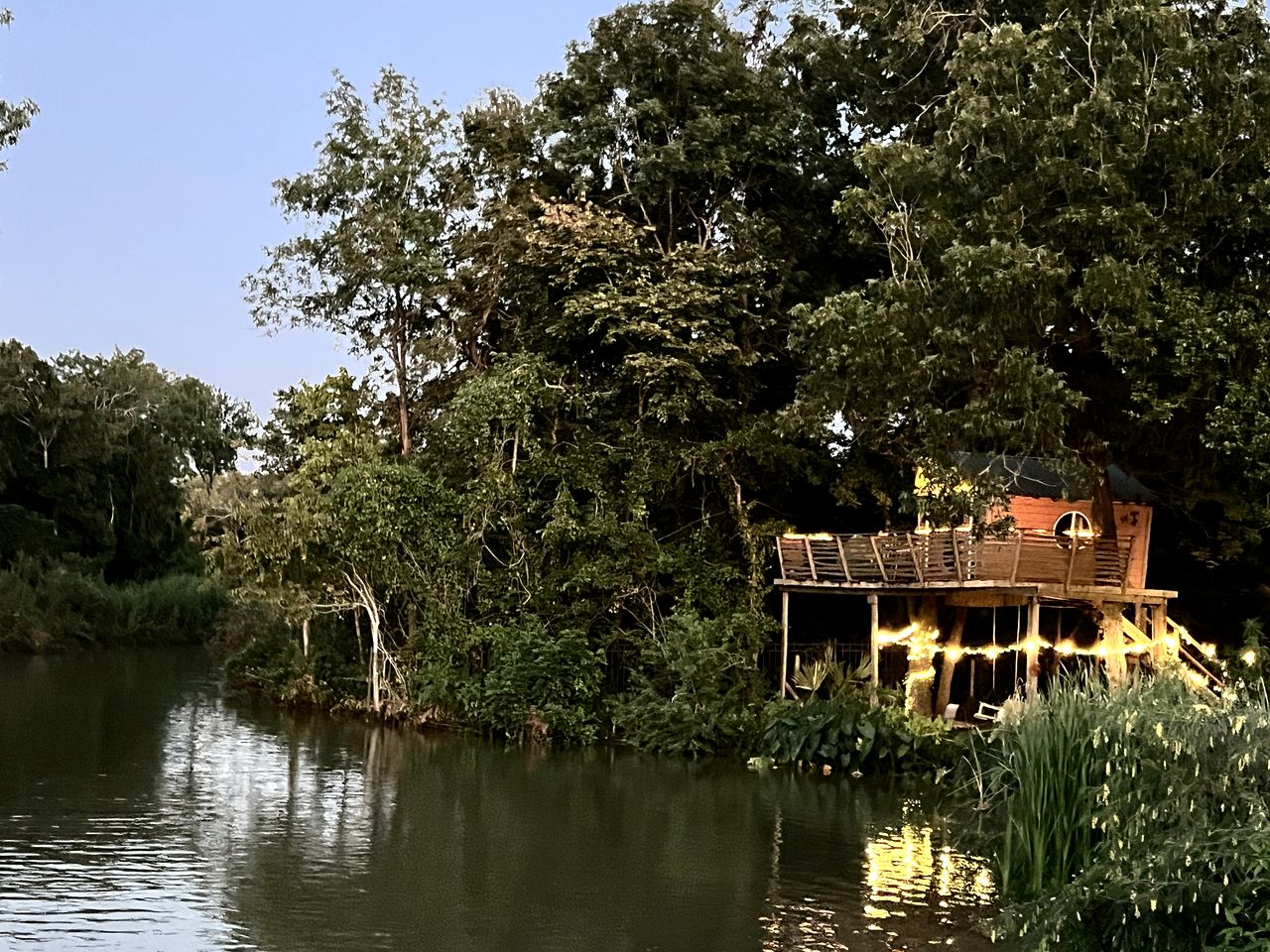 Gorgeous Tree House Rental with Lake Views for Glamping in Texas