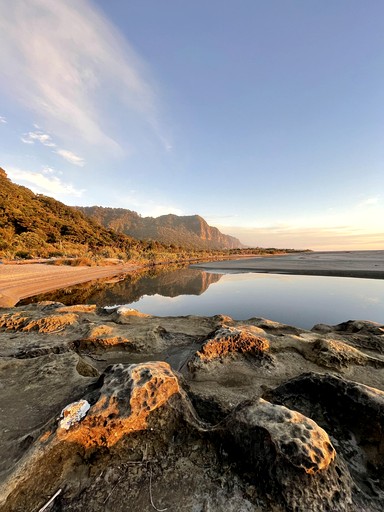 Cabins (New Zealand, Punakaiki, South Island)