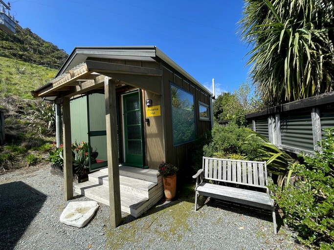 Cabins (New Zealand, Punakaiki, South Island)