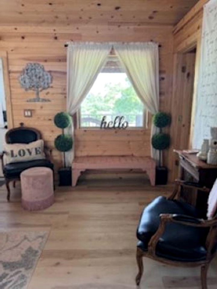 Lovely Cabin Rental in Fredericksburg with a Hot Tub