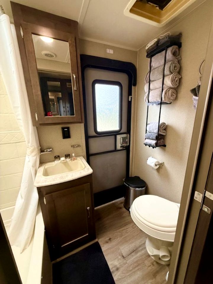 Texas Hill Country Glamping Caravan for a Nature Escape near Hamilton Creek