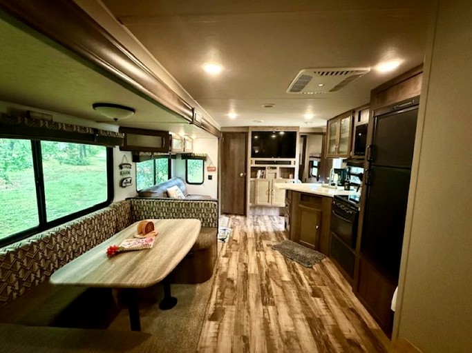Caravans (United States of America, Marble Falls, Texas)
