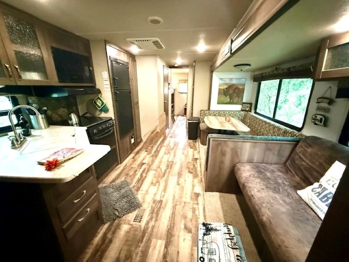 Caravans (United States of America, Marble Falls, Texas)