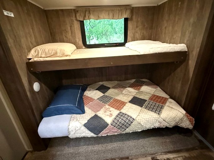 Caravans (United States of America, Marble Falls, Texas)
