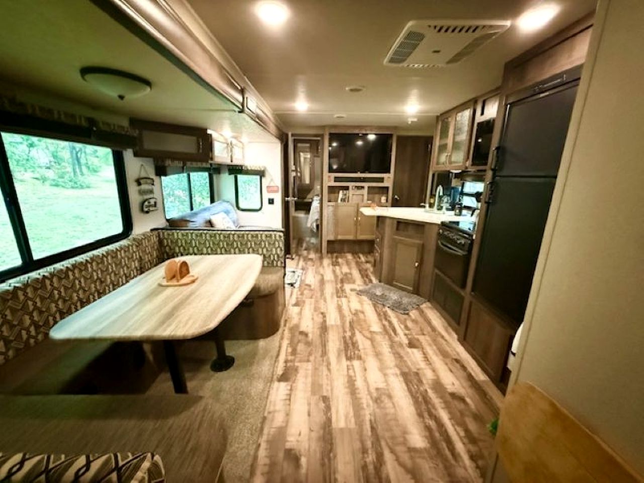 Texas Hill Country Glamping Caravan for a Nature Escape near Hamilton Creek