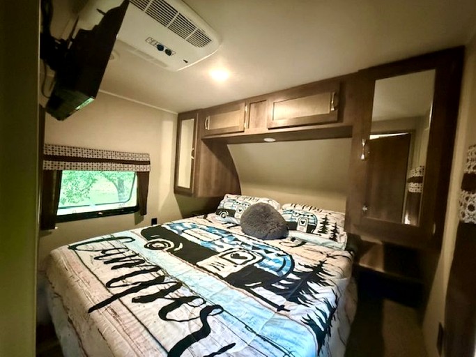 Caravans (United States of America, Marble Falls, Texas)