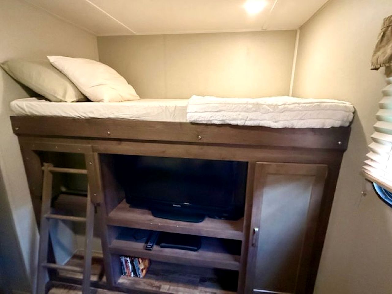Texas Hill Country Glamping Caravan for a Nature Escape near Hamilton Creek