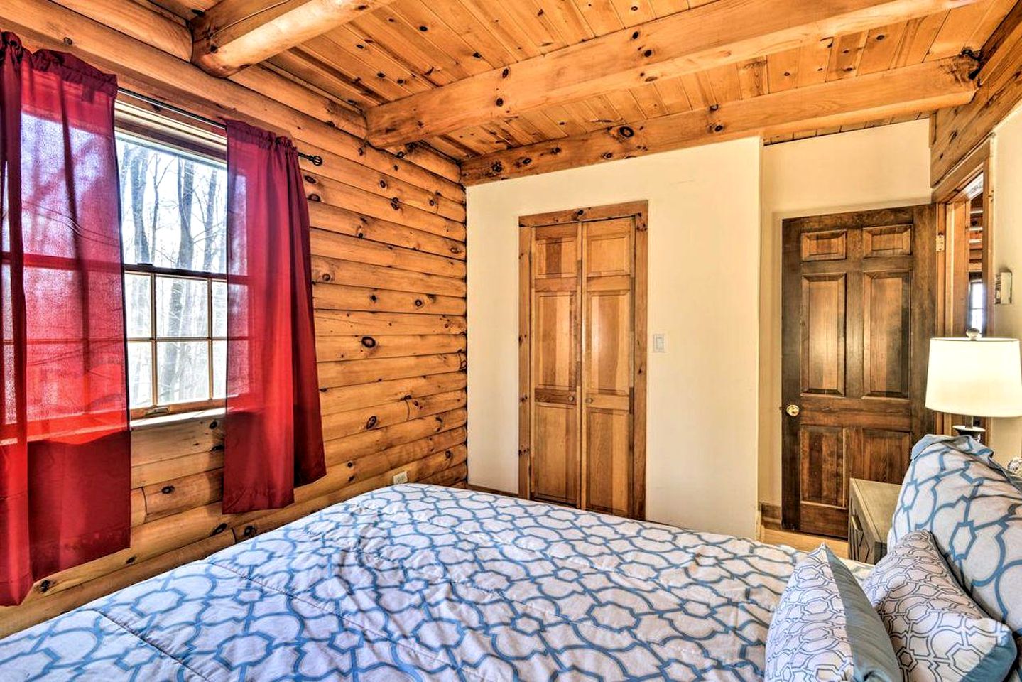 Family Friendly Cottage Complex for Glamping in Pennsylvania