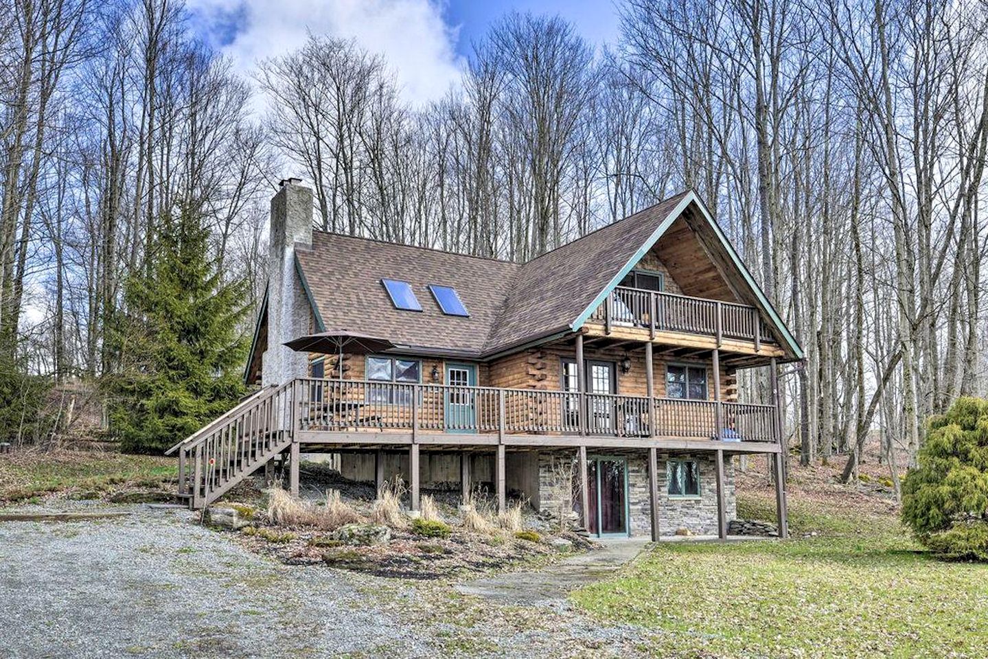 Family Friendly Cottage Complex for Glamping in Pennsylvania