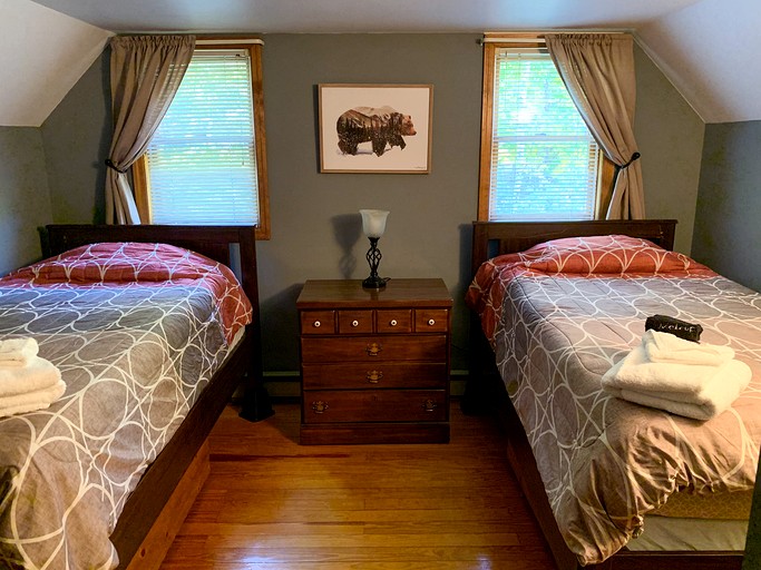 Cabins (United States of America, Bakers Mills, New York)