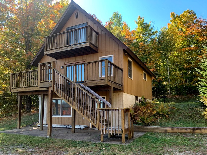 Cabins (United States of America, Bakers Mills, New York)