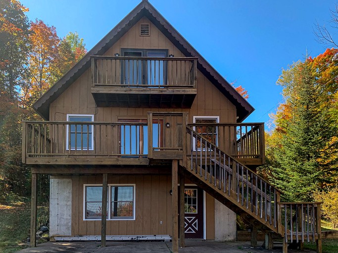 Cabins (United States of America, Bakers Mills, New York)