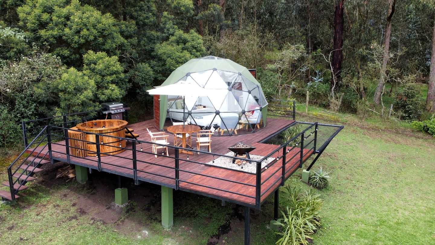 Domes (Colombia, Vereda Santa Cruz, Cundinamarca)