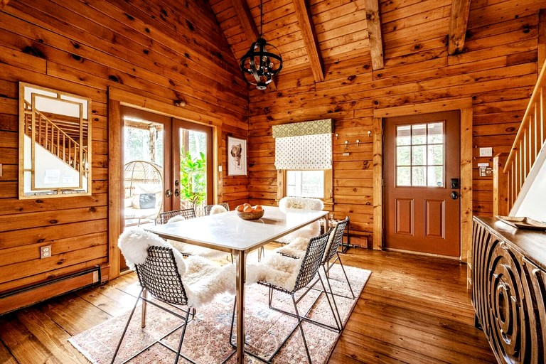 Cabins (United States of America, Stone Ridge, New York)
