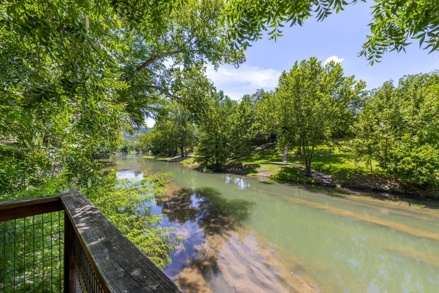 Adorable Cabin Rental Ideal for a Romantic Getaway with Guadalupe River Access in Texas!