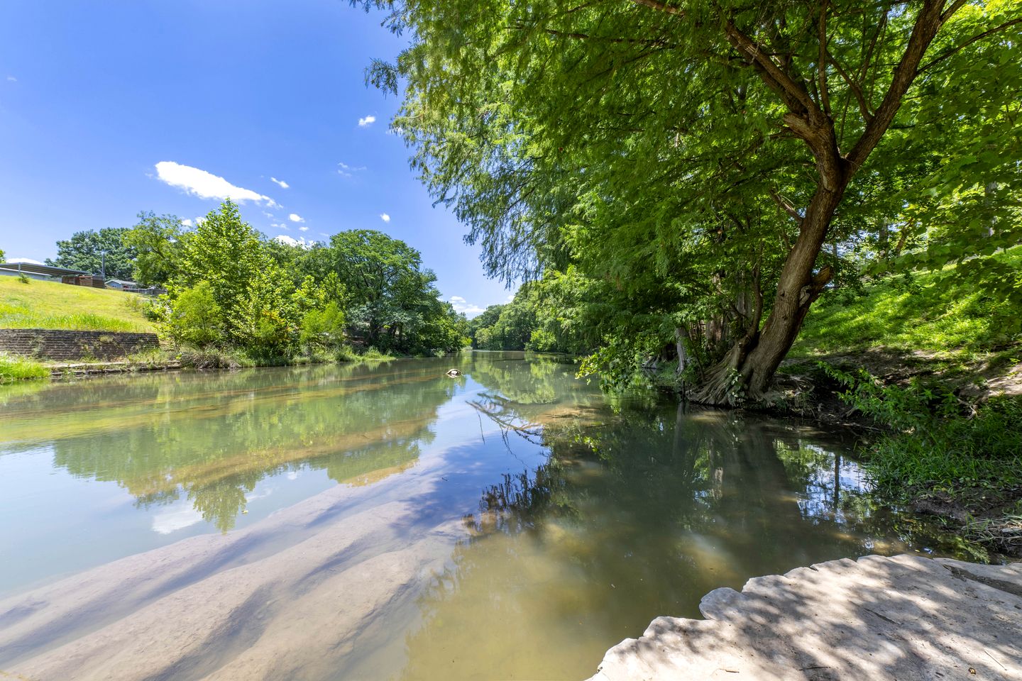 Adorable Cabin Rental Ideal for a Romantic Getaway with Guadalupe River Access in Texas!