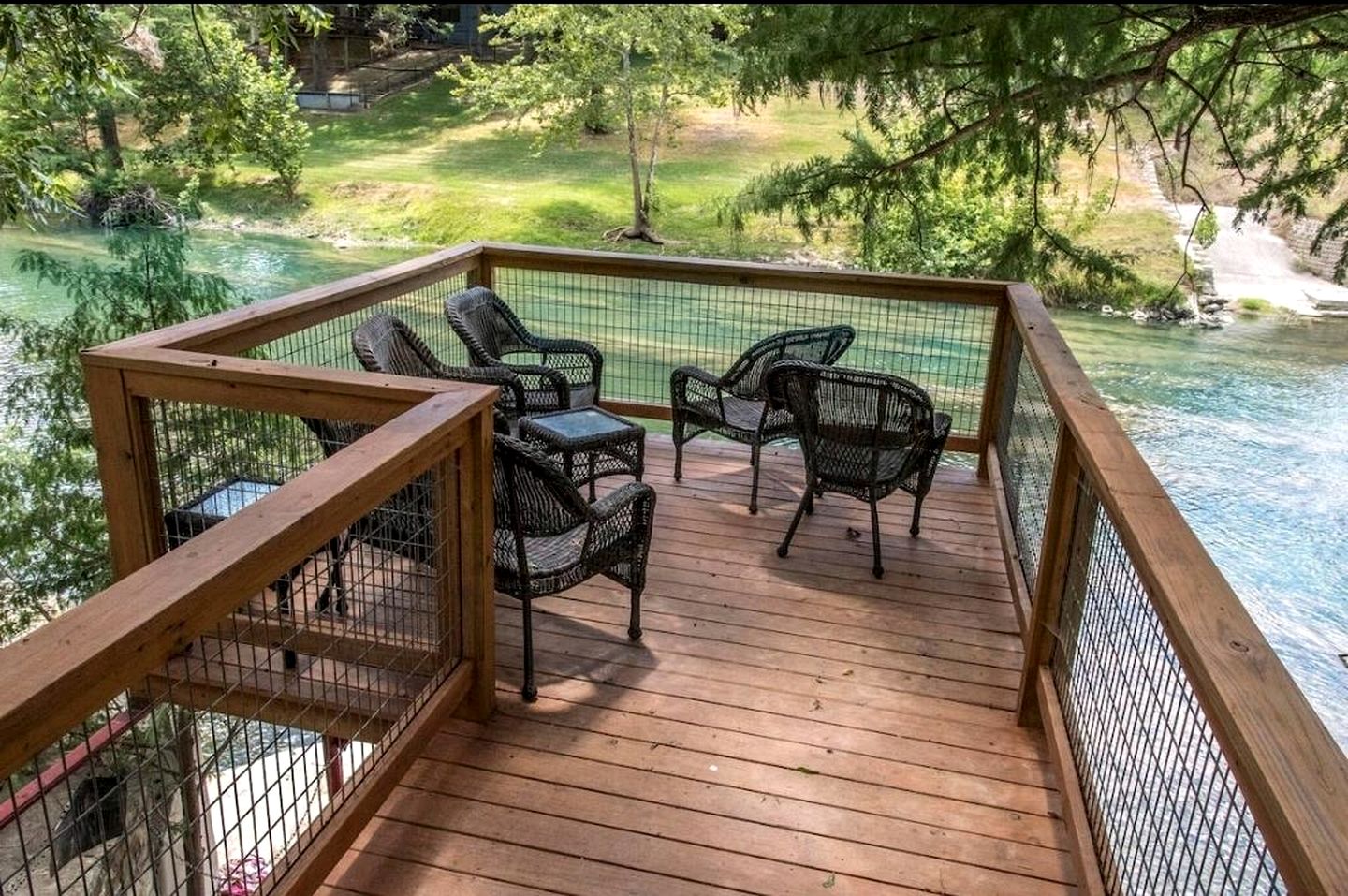 Adorable Cabin Rental Ideal for a Romantic Getaway with Guadalupe River Access in Texas!