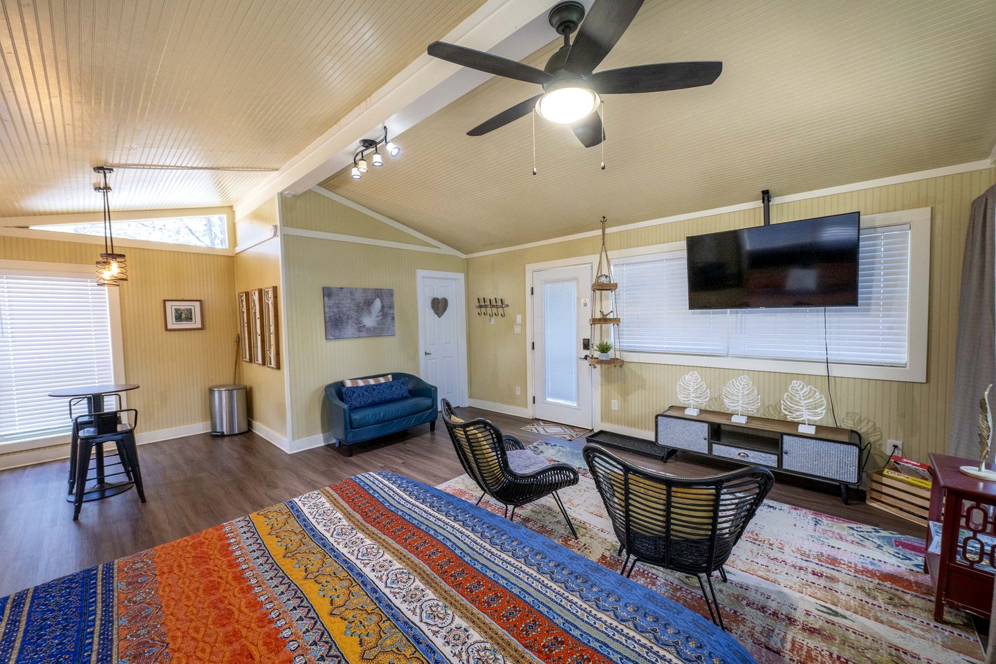 Adorable Cabin Rental Ideal for a Romantic Getaway with Guadalupe River Access in Texas!