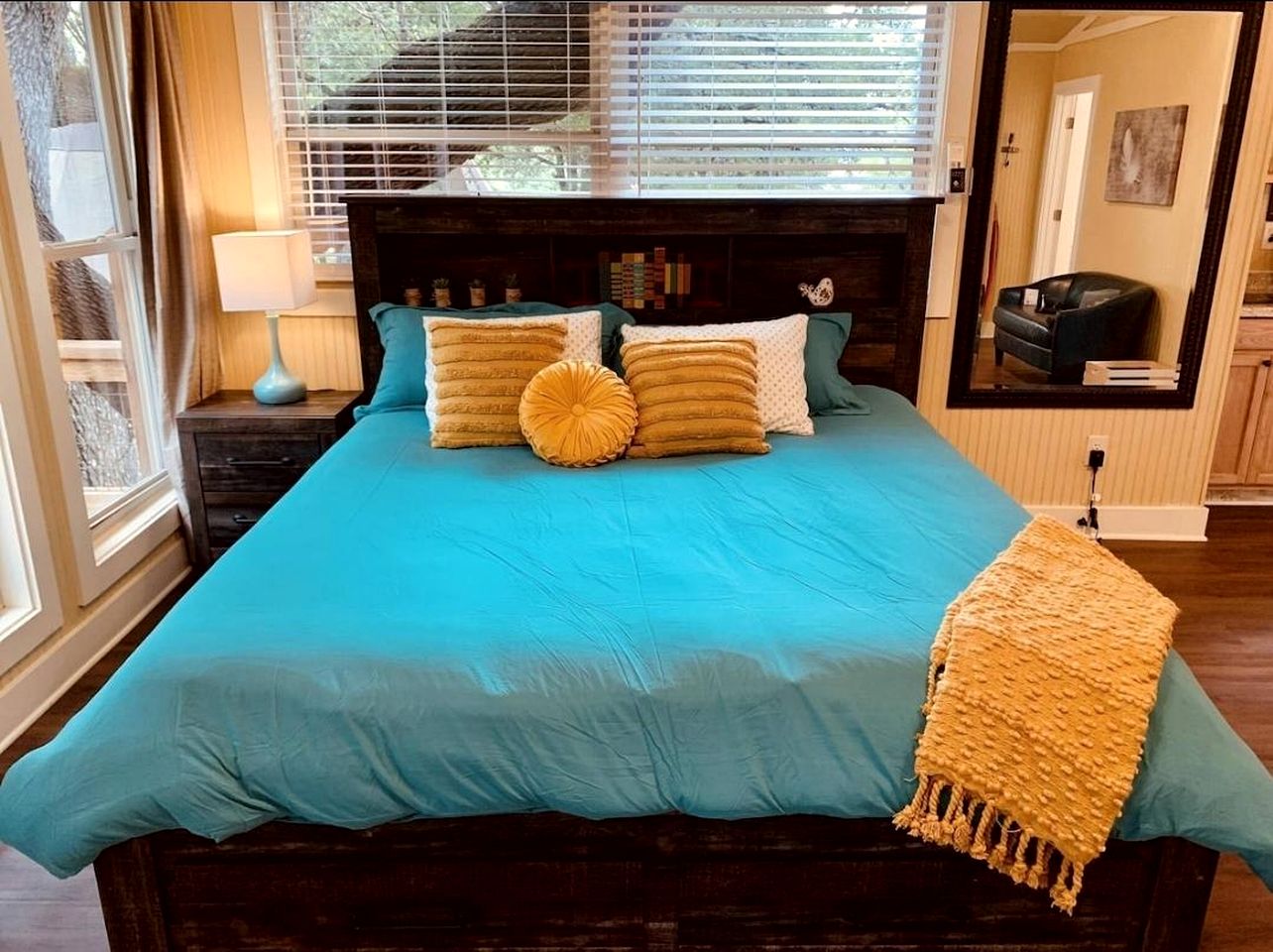 Adorable Cabin Rental Ideal for a Romantic Getaway with Guadalupe River Access in Texas!