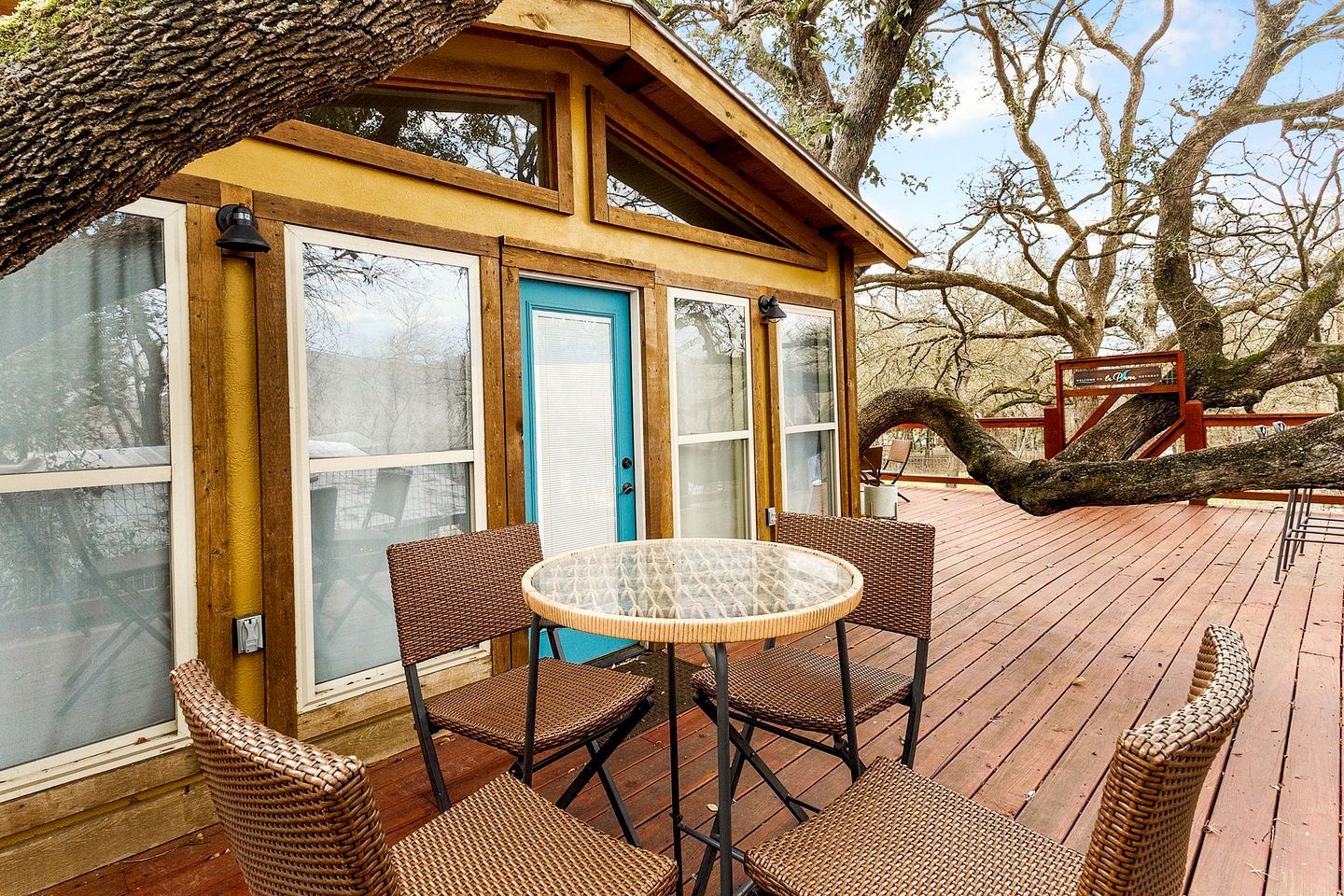 Adorable Cabin Rental Ideal for a Romantic Getaway with Guadalupe River Access in Texas!