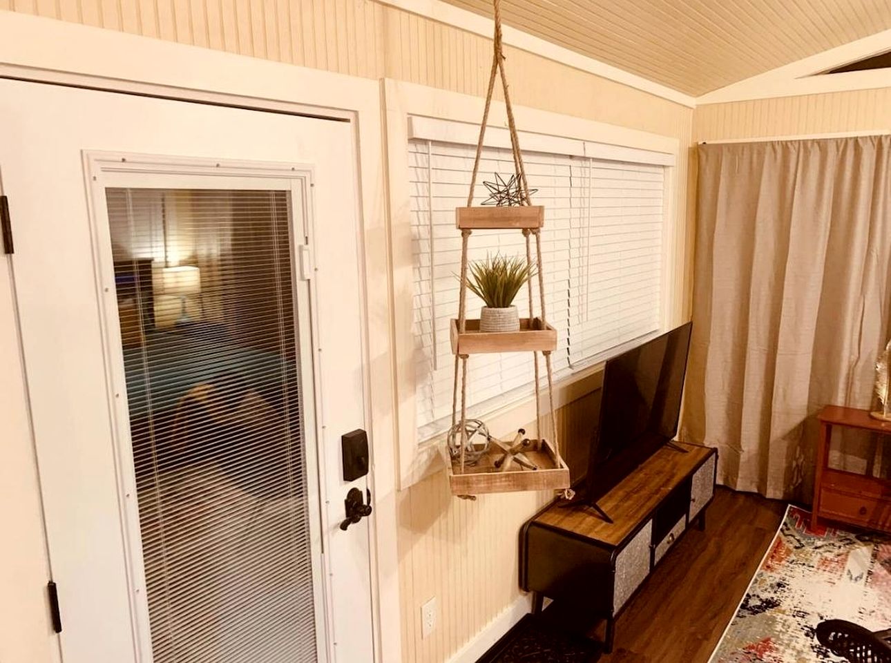 Adorable Cabin Rental Ideal for a Romantic Getaway with Guadalupe River Access in Texas!