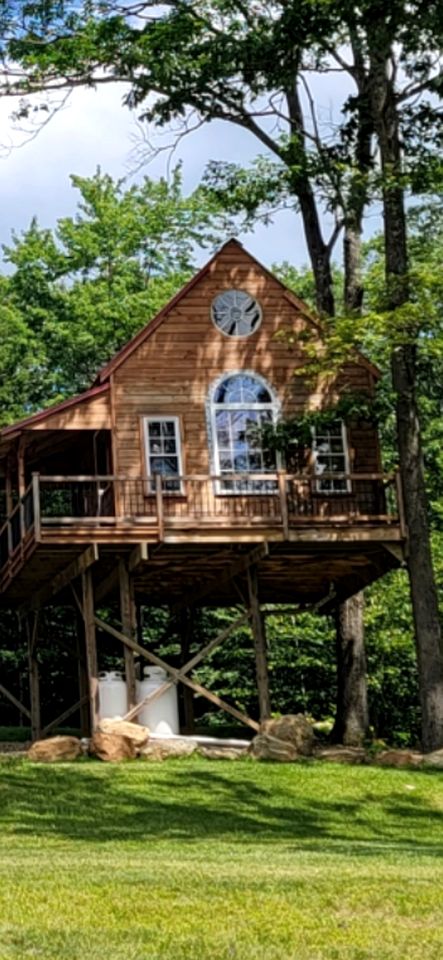 Unique Treehouse Accommodation for a Secluded Granite Lake Getaway