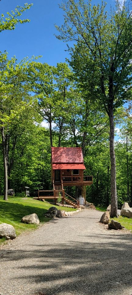 Unique Treehouse Accommodation for a Secluded Granite Lake Getaway