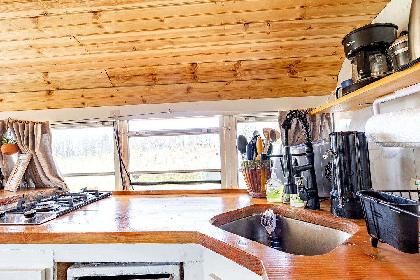 Eccentric Converted Bus, Perfect for a Tennessee Vacation