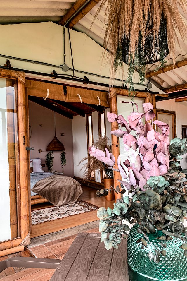 Stunning Mountainside Hut makes for a Beautiful Couples Retreat