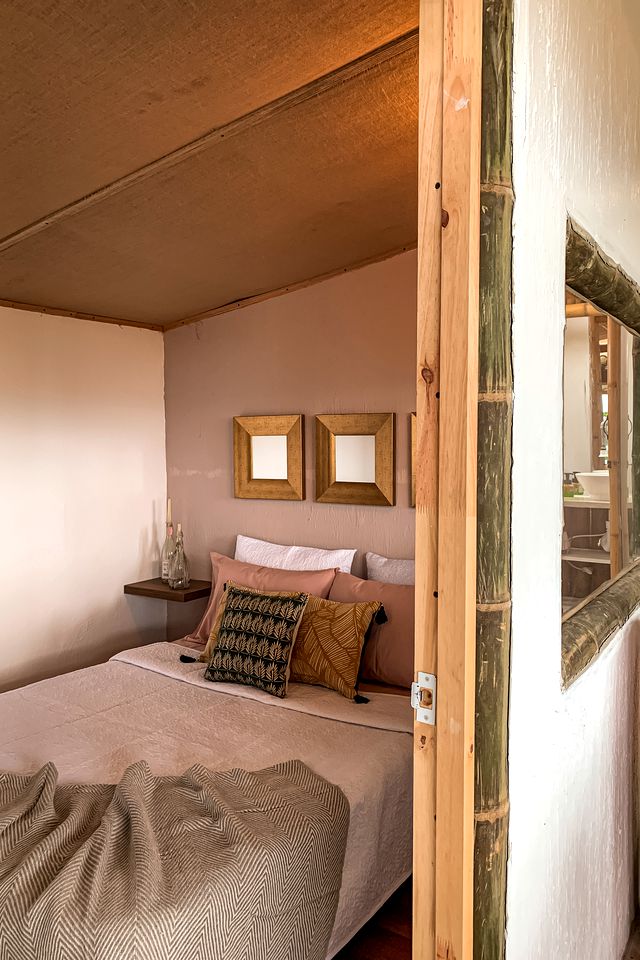 Stunning Mountainside Hut makes for a Beautiful Couples Retreat