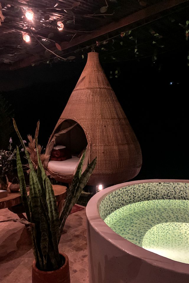 Unique Hut makes for a Stunning Weekend Getaway