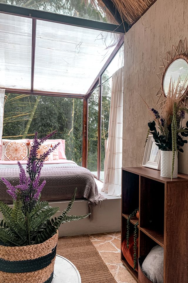 Cozy Hut makes for a Stunning Colombian Retreat