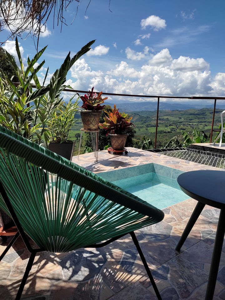 Rural Hut, for a Stunning Colombian Retreat