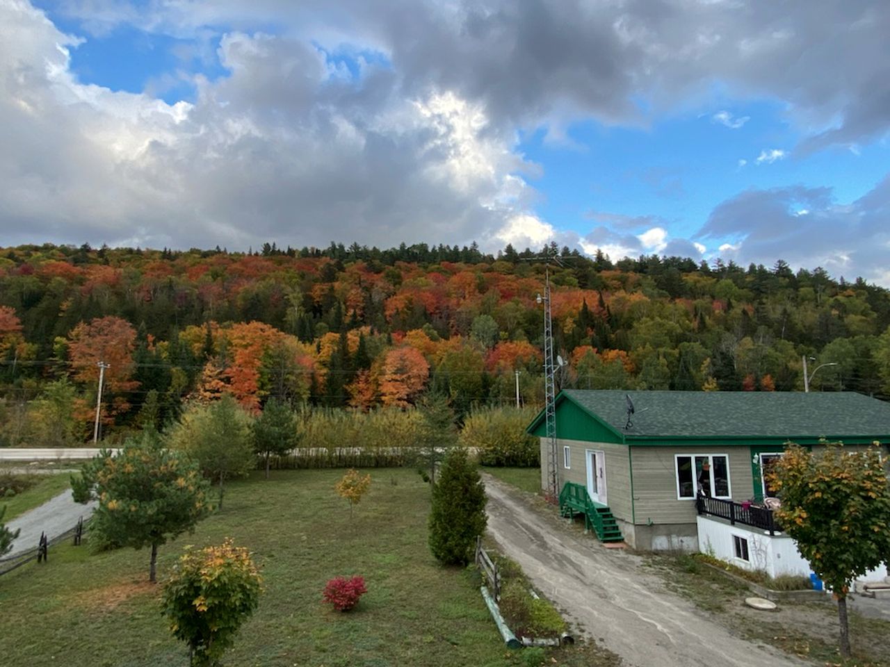 Rural Chalet is Perfect for a Stunning Montreal Escape