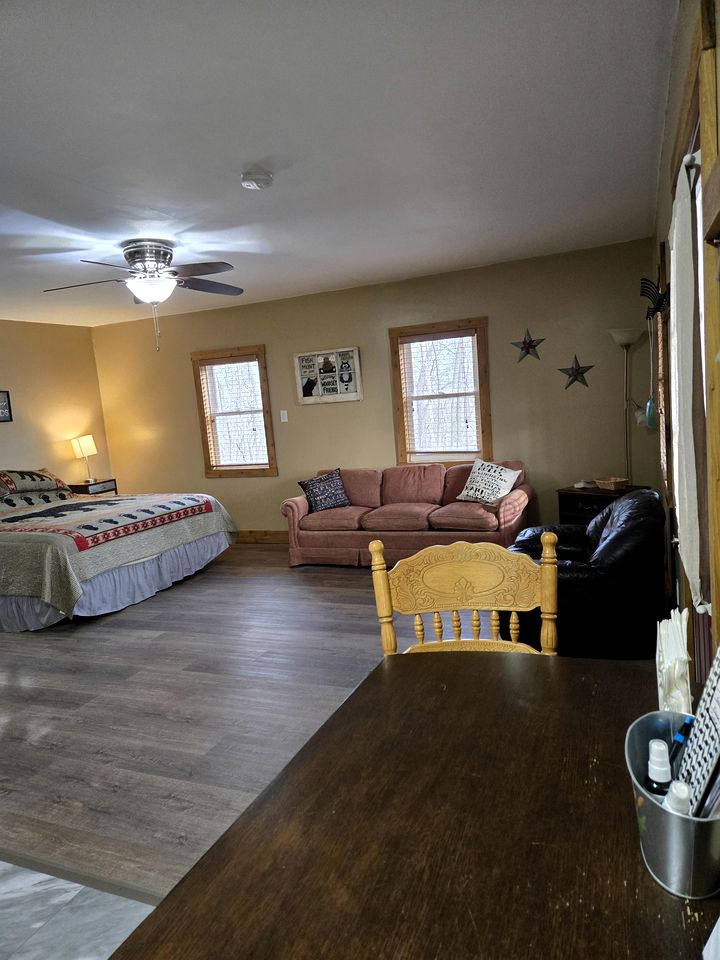 Charming Cozy Chalet on a Hill by the Cedar River in Letts, Iowa