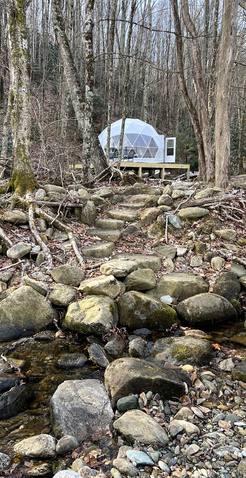 Romantic Dome on the Watauga River for a Romantic Retreat in Boone