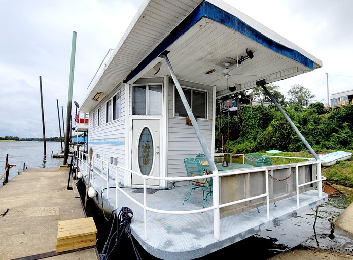 2 Story Houseboat, Floating Homes, West Monroe, United States of