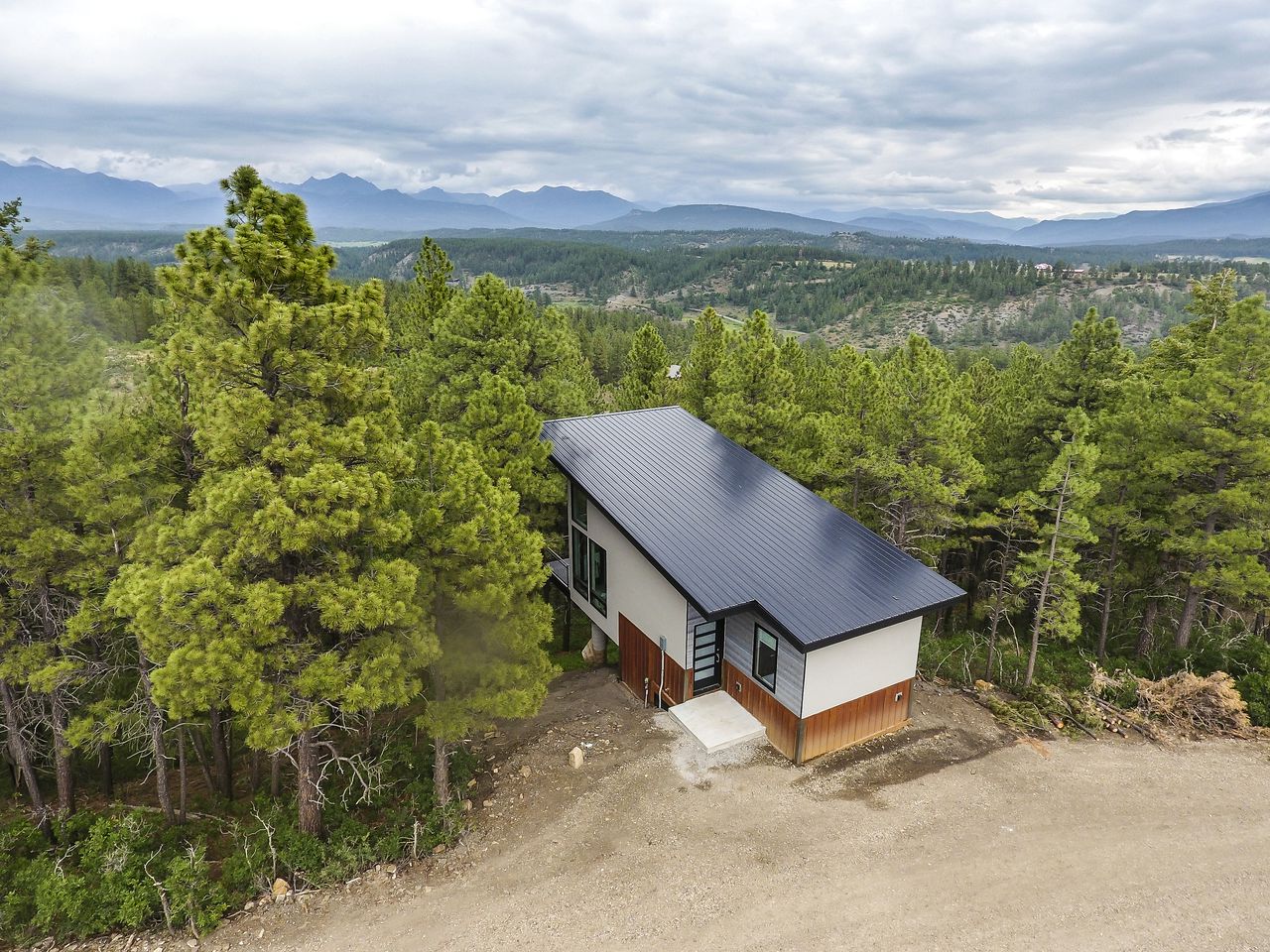Scenic Cabin Rental for an Off-the-Grid Holiday near Pagosa Springs, Colorado
